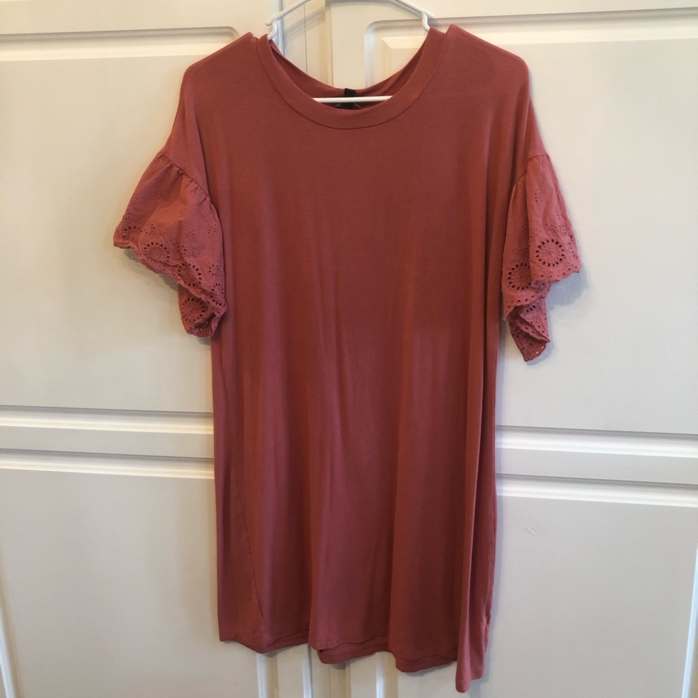 T-shirt dress with eyelet sleeves